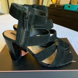 Tahari wedge heel